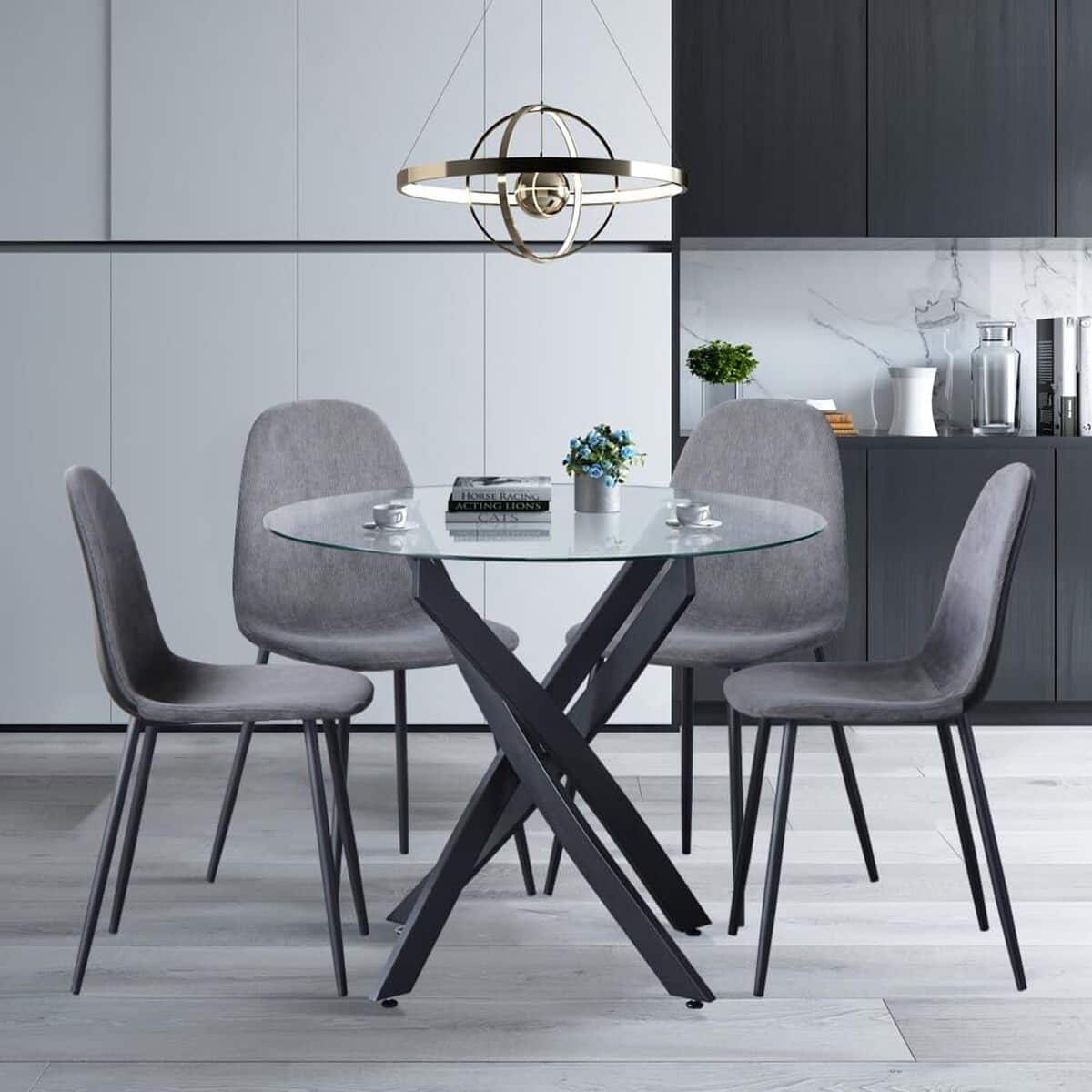 Avis sur la table ronde Goldfan avec 4 chaises grises : élégance moderne