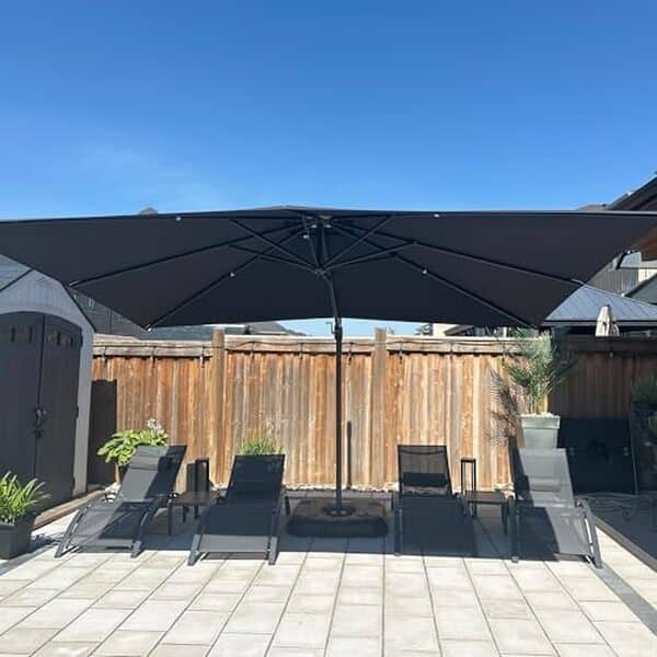 Découvrez le parasol déporté Purple Leaf 3x4 m : test de sa protection UV, son design élégant et sa robustesse exceptionnelle. Profitez d'un confort optimal sous le soleil.