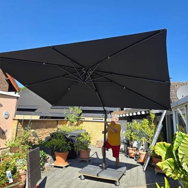 Découvrez notre test complet du parasol déporté Purple Leaf, incliné et rotatif à 360°. Avantages et inconvénients du modèle pour un été parfait à l'ombre.