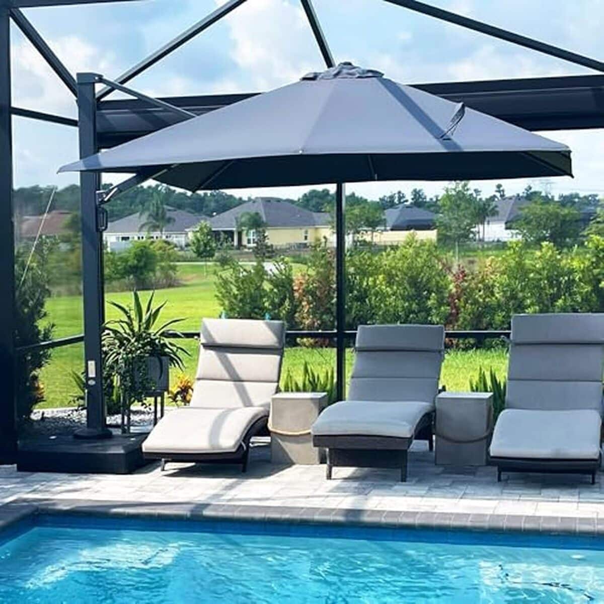 Test du parasol déporté Purple Leaf 3x3 m : protection solaire UPF50+ et rotation 360°