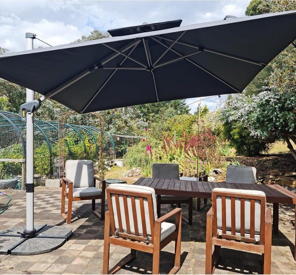 Test du parasol déporté Purple Leaf 3x3 m : efficacité et style au jardin